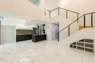 블랙&화이트로 깔끔한 복층 아파트 인…